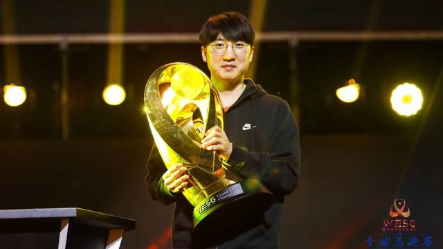 他在锋线上 他在锋线上